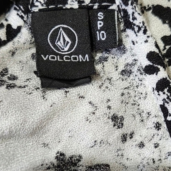 Volcom Monochrome Floral Pattern Top - Picture 7 of 9